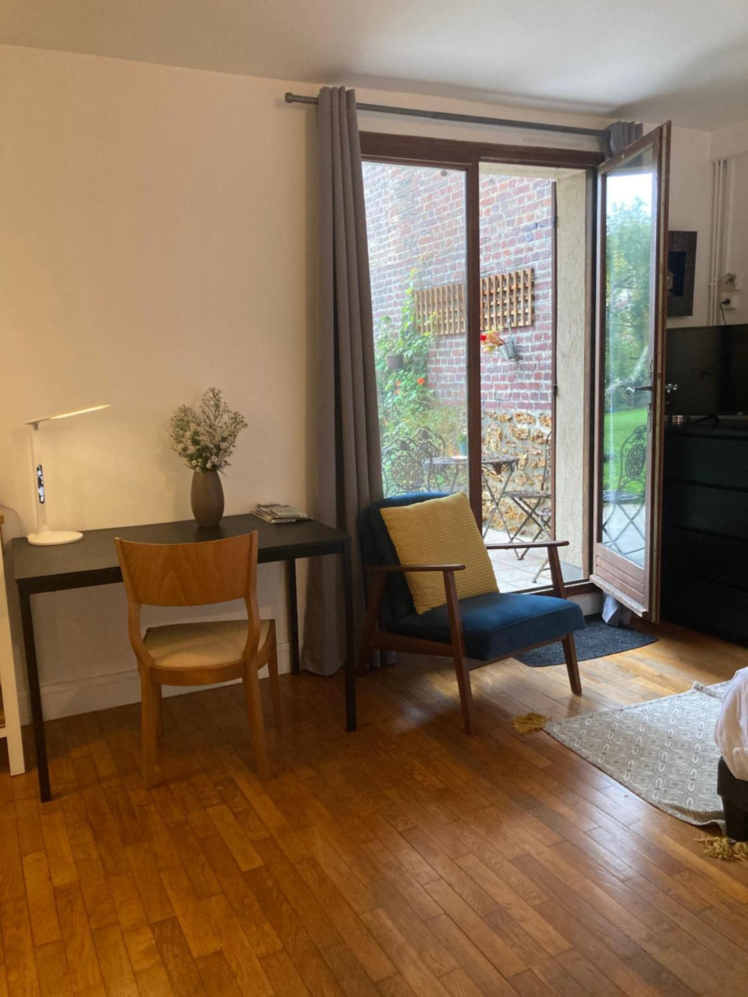 Studio Avec Terrasse Sur Jardin Фонтене-су-Боа Екстериор снимка